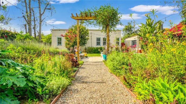 270 Clinton, Pasadena, CA 91103