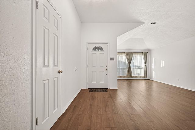 8526 Greenleaf Lake Drive, Houston, TX 77095