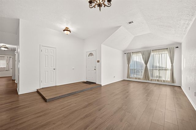 8526 Greenleaf Lake Drive, Houston, TX 77095