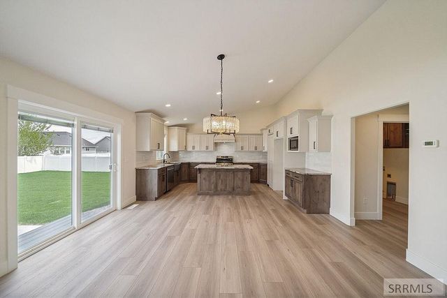 184 Galena Summit Dr, Idaho Falls, ID 83404