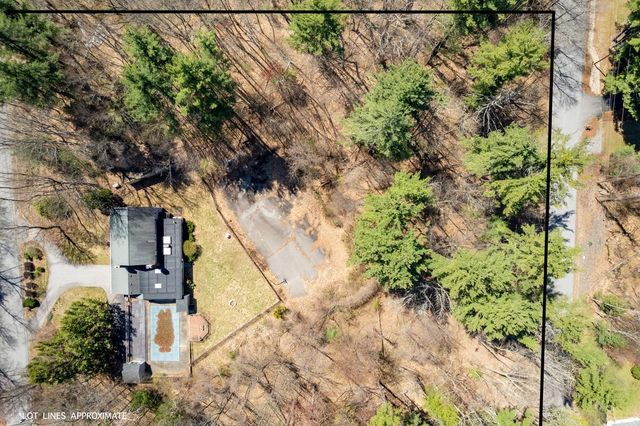 9 Hickory Lane, Bedford, NH 03110