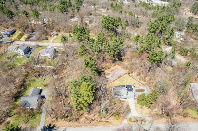 9 Hickory Lane, Bedford, NH 03110