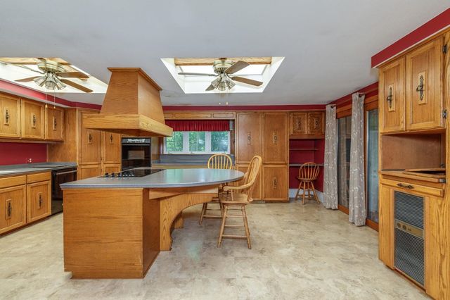 9 Hickory Lane, Bedford, NH 03110