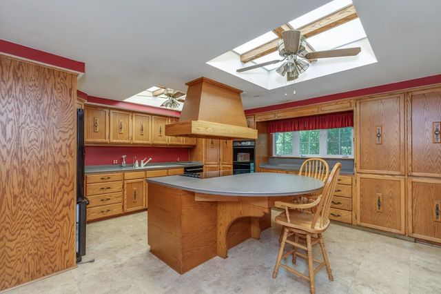 9 Hickory Lane, Bedford, NH 03110