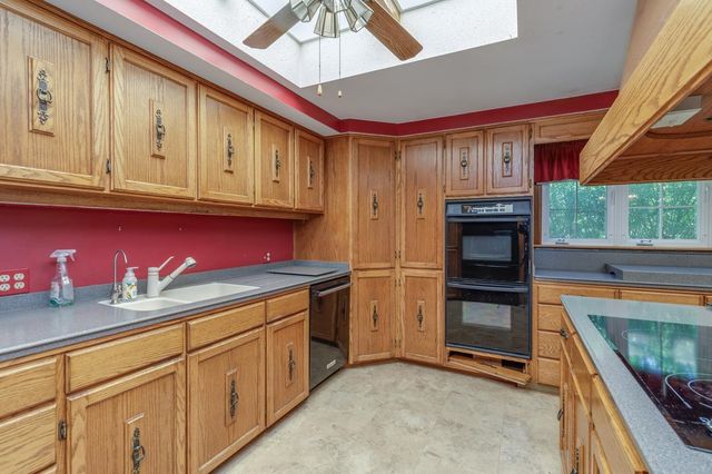 9 Hickory Lane, Bedford, NH 03110