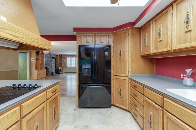 9 Hickory Lane, Bedford, NH 03110