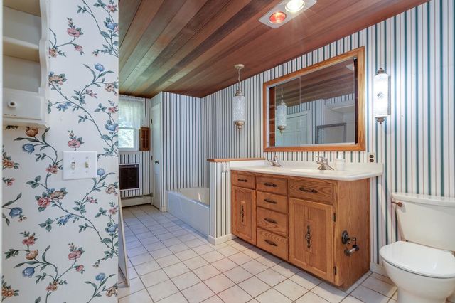 9 Hickory Lane, Bedford, NH 03110