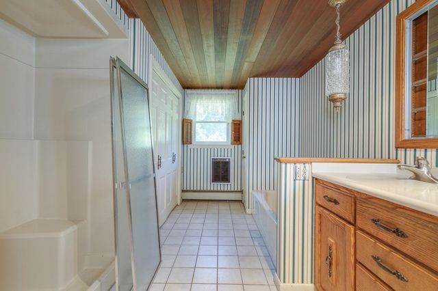 9 Hickory Lane, Bedford, NH 03110