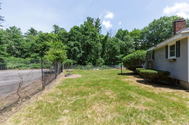 9 Hickory Lane, Bedford, NH 03110