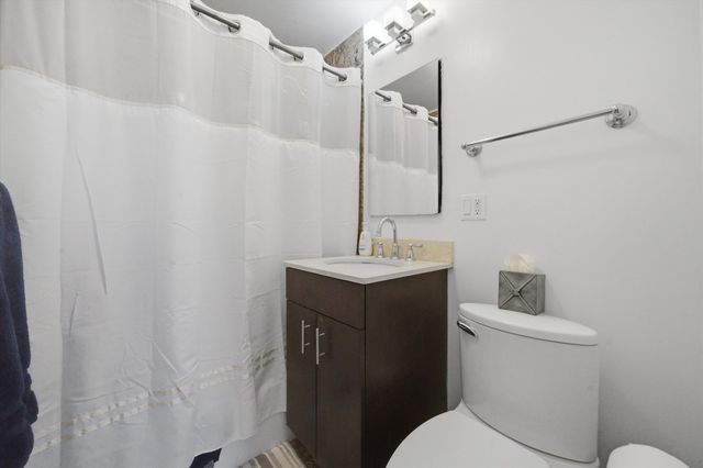 2930 N Sheridan Road 201, Chicago, IL 60657