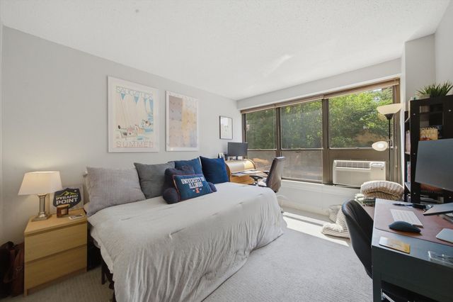 2930 N Sheridan Road 201, Chicago, IL 60657