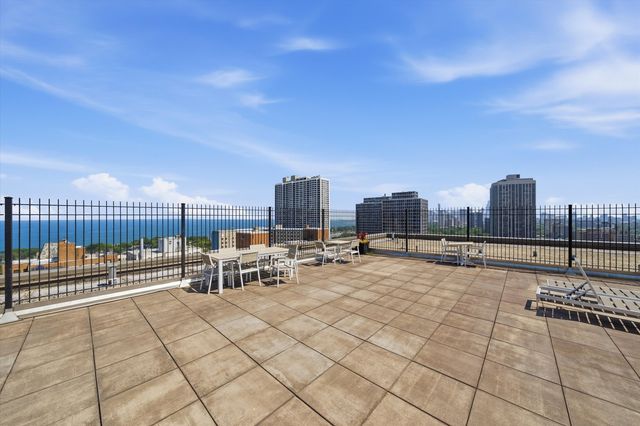 2930 N Sheridan Road 201, Chicago, IL 60657