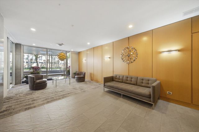 2930 N Sheridan Road 201, Chicago, IL 60657