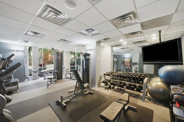 2930 N Sheridan Road 201, Chicago, IL 60657