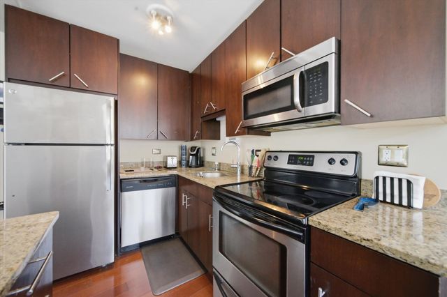 2930 N Sheridan Road 201, Chicago, IL 60657