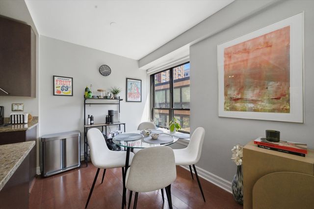 2930 N Sheridan Road 201, Chicago, IL 60657