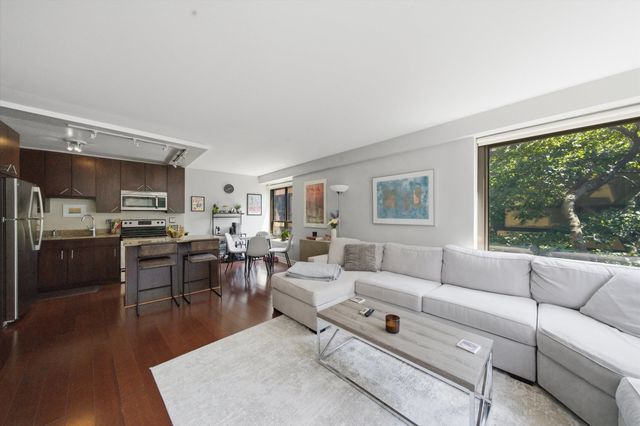 2930 N Sheridan Road 201, Chicago, IL 60657