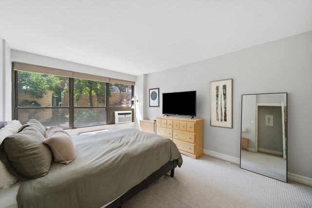 2930 N Sheridan Road 201, Chicago, IL 60657