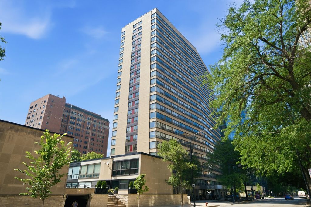 2930 N Sheridan Road 201, Chicago, IL 60657