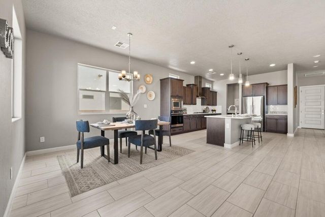 2422 Lynn Road SE, Rio Rancho, NM 87124