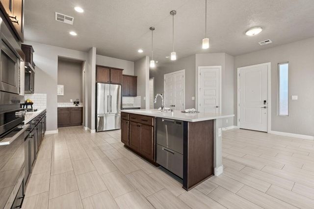 2422 Lynn Road SE, Rio Rancho, NM 87124