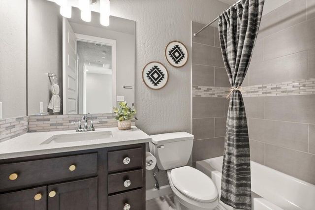 2422 Lynn Road SE, Rio Rancho, NM 87124