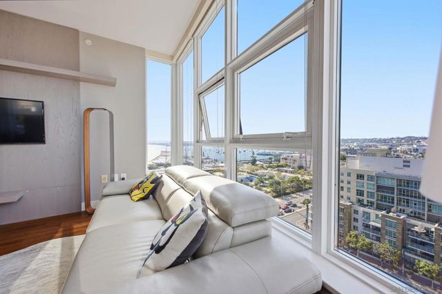 1325 Pacific Hwy 1305, San Diego, CA 92101
