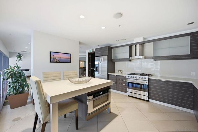 1325 Pacific Hwy 1305, San Diego, CA 92101