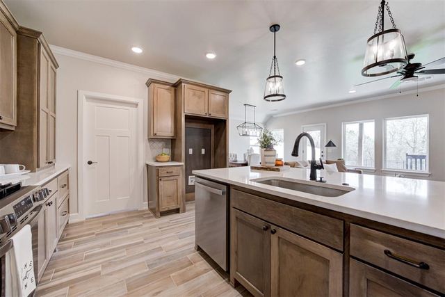 4800 Sand Lily Lane, Edmond, OK 73034