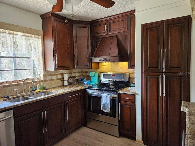 708 BRANNEN CIRCLE, Sun City Center, FL 33573