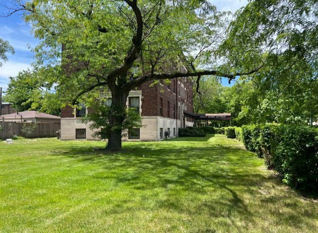 2121 E 72nd Street, Chicago, IL 60649