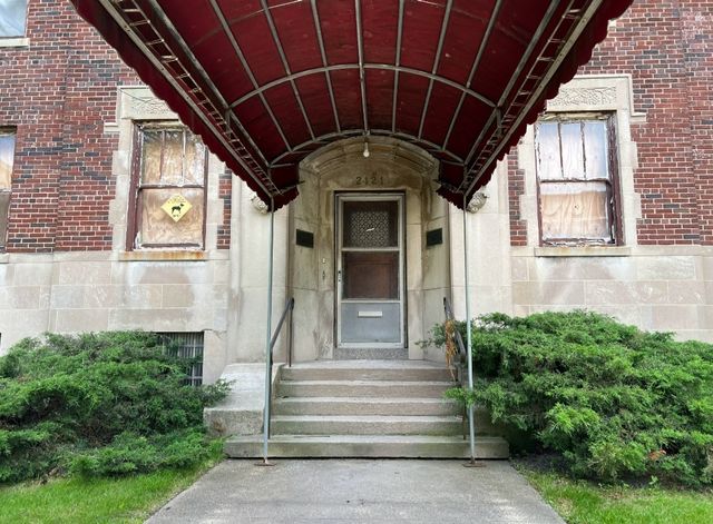 2121 E 72nd Street, Chicago, IL 60649