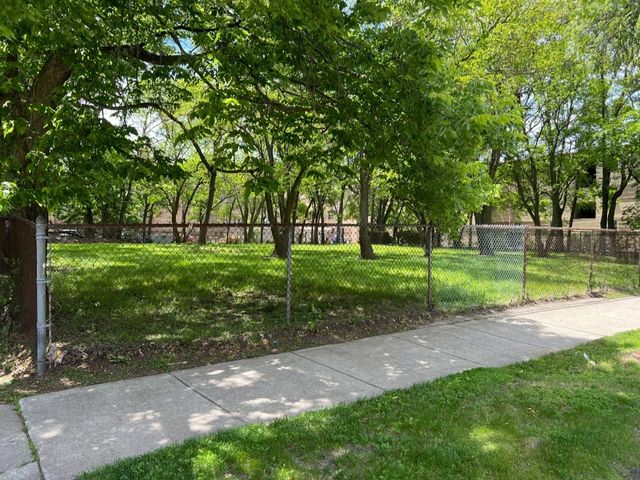 2121 E 72nd Street, Chicago, IL 60649