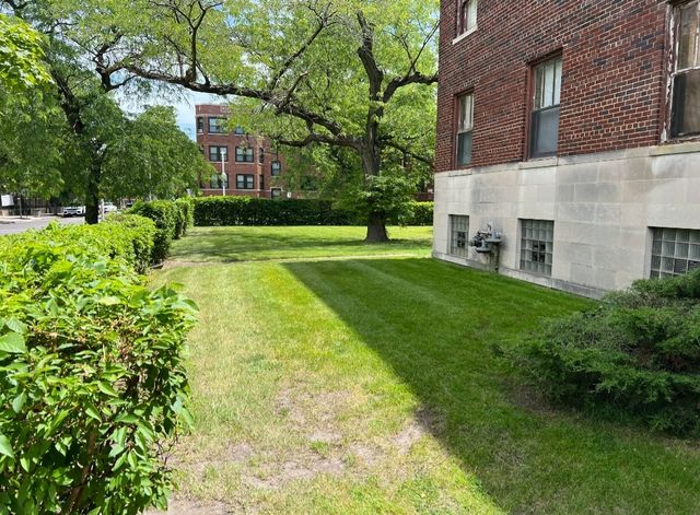 2121 E 72nd Street, Chicago, IL 60649