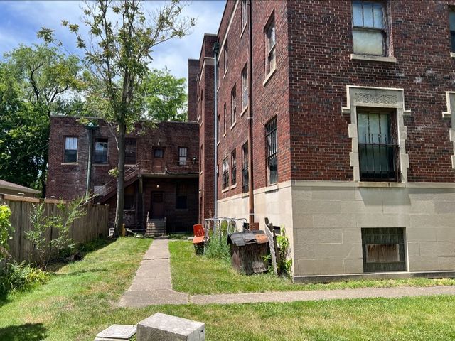 2121 E 72nd Street, Chicago, IL 60649