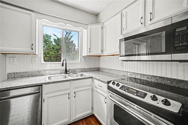 8017 E 88th Street, Kansas City, MO 64138