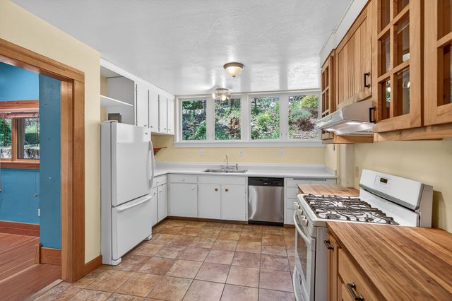 71 Scenic Drive, Ashland, OR 97520