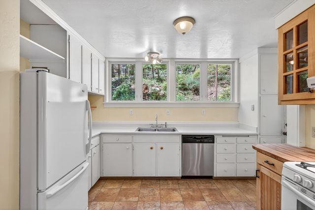 71 Scenic Drive, Ashland, OR 97520