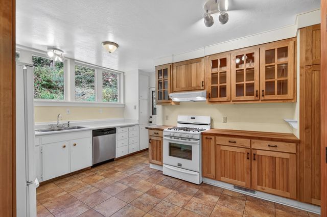 71 Scenic Drive, Ashland, OR 97520