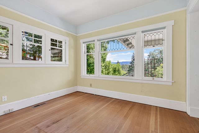 71 Scenic Drive, Ashland, OR 97520