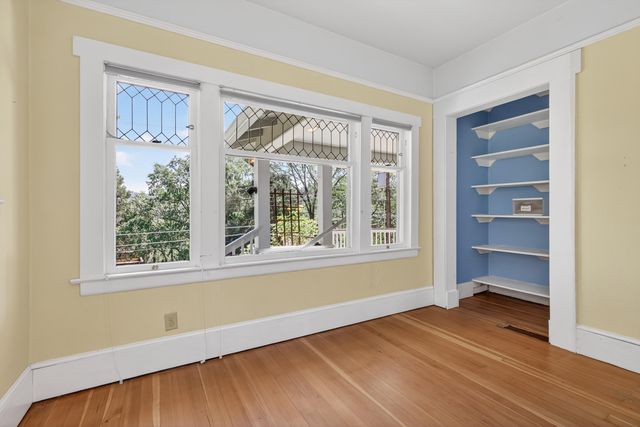 71 Scenic Drive, Ashland, OR 97520