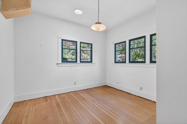 71 Scenic Drive, Ashland, OR 97520