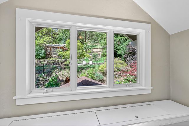 71 Scenic Drive, Ashland, OR 97520