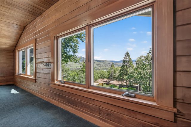71 Scenic Drive, Ashland, OR 97520