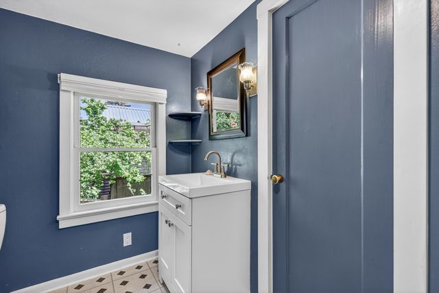 71 Scenic Drive, Ashland, OR 97520