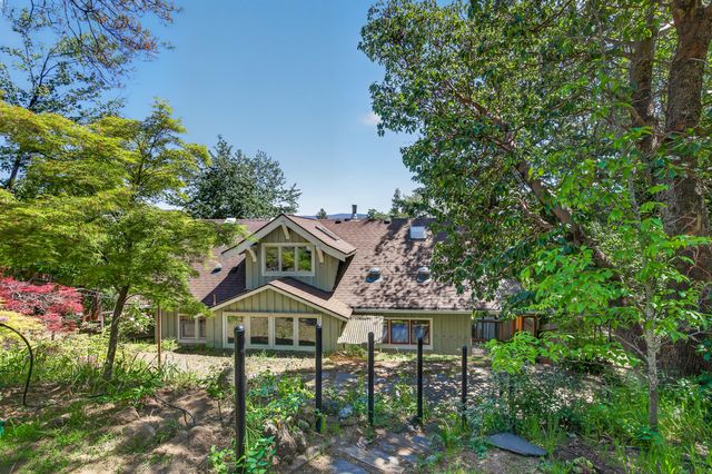 71 Scenic Drive, Ashland, OR 97520