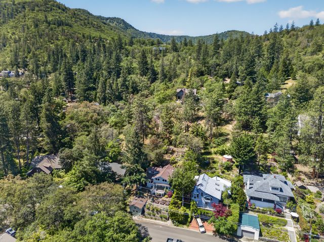 71 Scenic Drive, Ashland, OR 97520