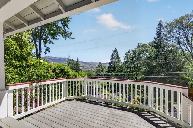 71 Scenic Drive, Ashland, OR 97520