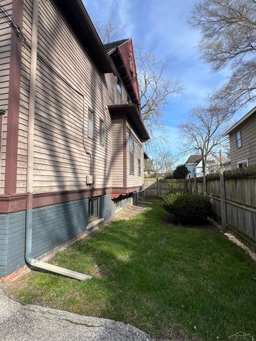 909 S Michigan Avenue, Saginaw, MI 48602