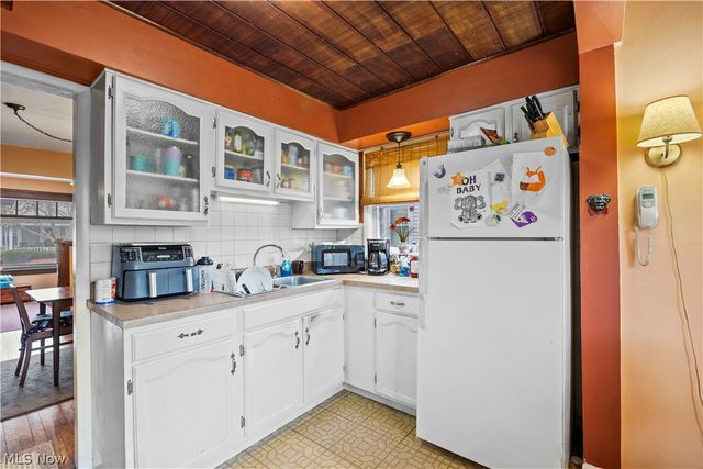 2212 Olive Avenue, Lakewood, OH 44107